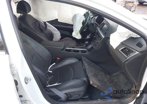 2015 Hyundai Sonata Limited 2.0T z USA, uszkodzony, nr VIN 5NPE34AB0FH131641